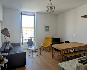 Smart TV - Beautiful air-conditioned 3-room apartment ideally located in the city center Canal view (Sète)