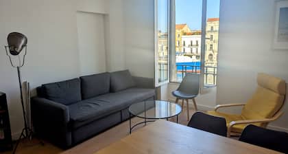 Beautiful air-conditioned 3-room apartment ideally located in the city center Canal view