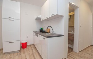 Réfrigérateur, plaque de cuisson, lave-vaisselle