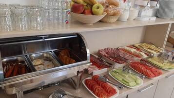 Café da manhã continental grátis todos os dias