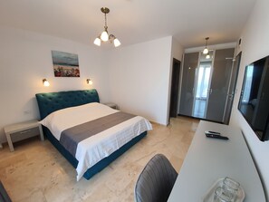 Quarto casal conforto, 1 cama Queen | Roupas de cama antialérgicas, cofres nos quartos