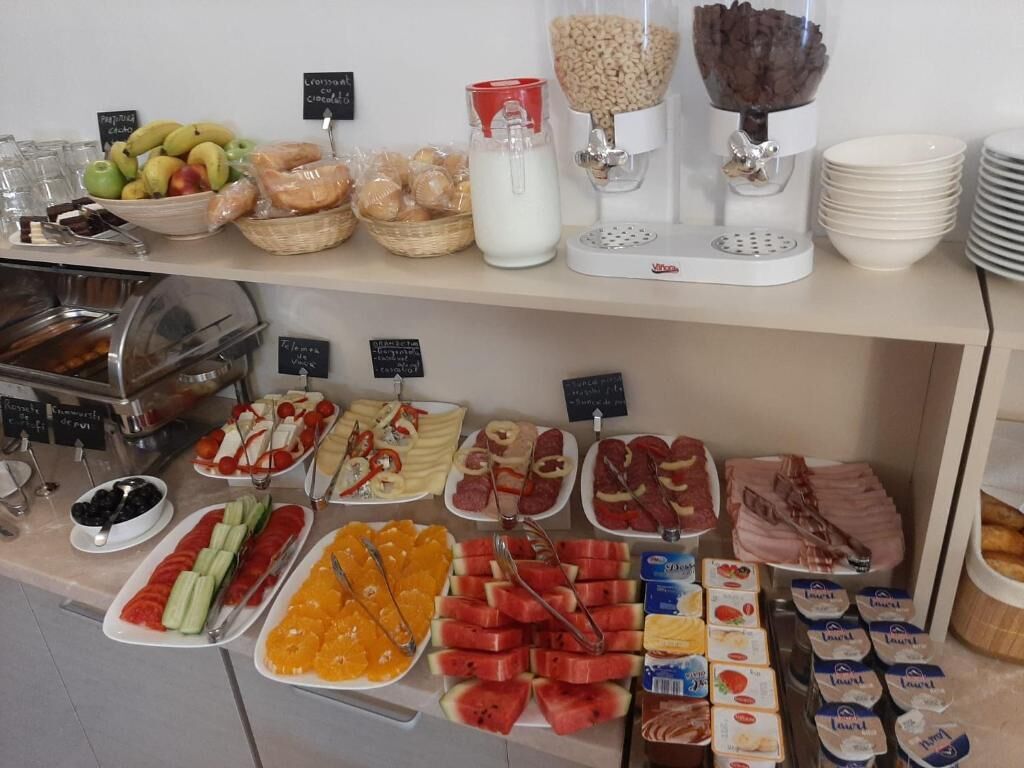 Tägliches inbegriffenes kontinentales Frühstück