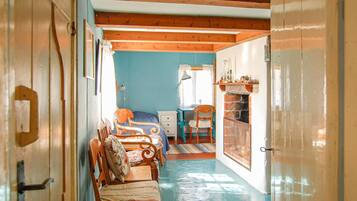 1 bedroom, bed sheets