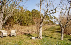 Property grounds - 1 bedroom beach front home in Gnisvärd (Gnisvärd)