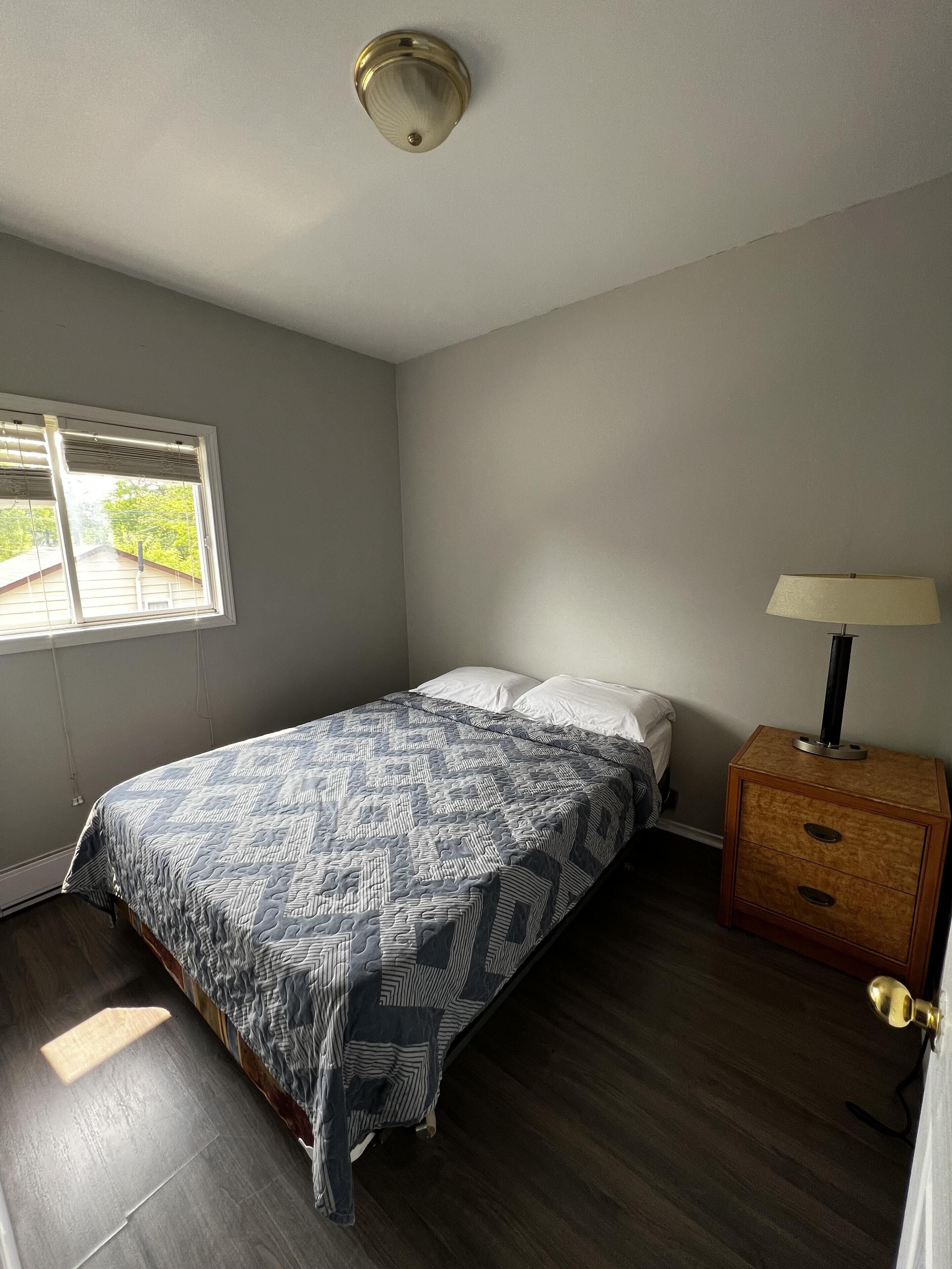 Dock Life Beach 1 - Cottage 1, Riverside 3 bedroom, 3 min walk to Beach 1