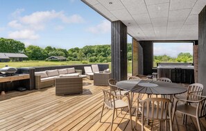 Outdoor dining - Beautiful home in Tranekær with WiFi (Tranekær)