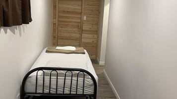 5 bedrooms, free WiFi, bed sheets