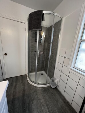 Shower, towels - Dock Life Beach 1 - Unit 16, Riverside Property, 2 Bdrm, 3 min walk to Beach 1 (Wasaga Beach)