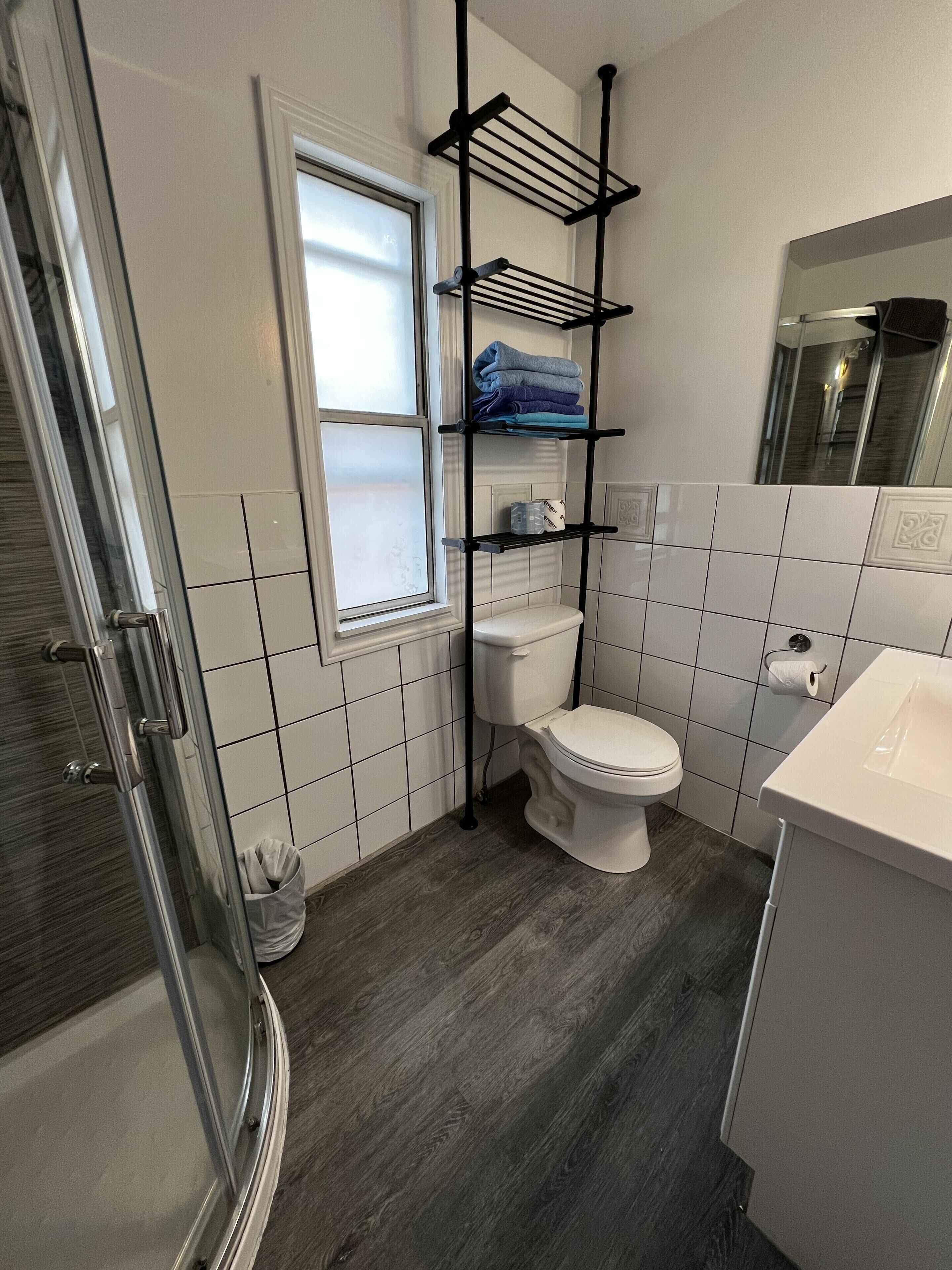 Een douche, handdoeken