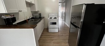 Dock Life Beach 1 - Unit 16, Riverside Property, 2 Bdrm, 3 min walk to Beach 1