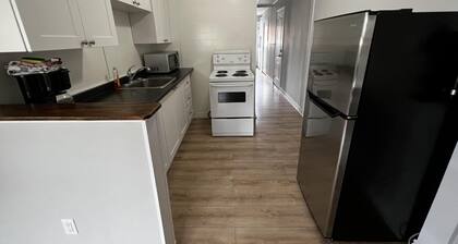 Dock Life Beach 1 - Unit 16, Riverside Property, 2 Bdrm, 3 min walk to Beach 1