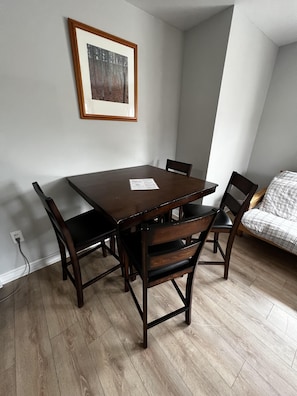 Dining - Dock Life Beach 1 - Unit 16, Riverside Property, 2 Bdrm, 3 min walk to Beach 1 (Wasaga Beach)