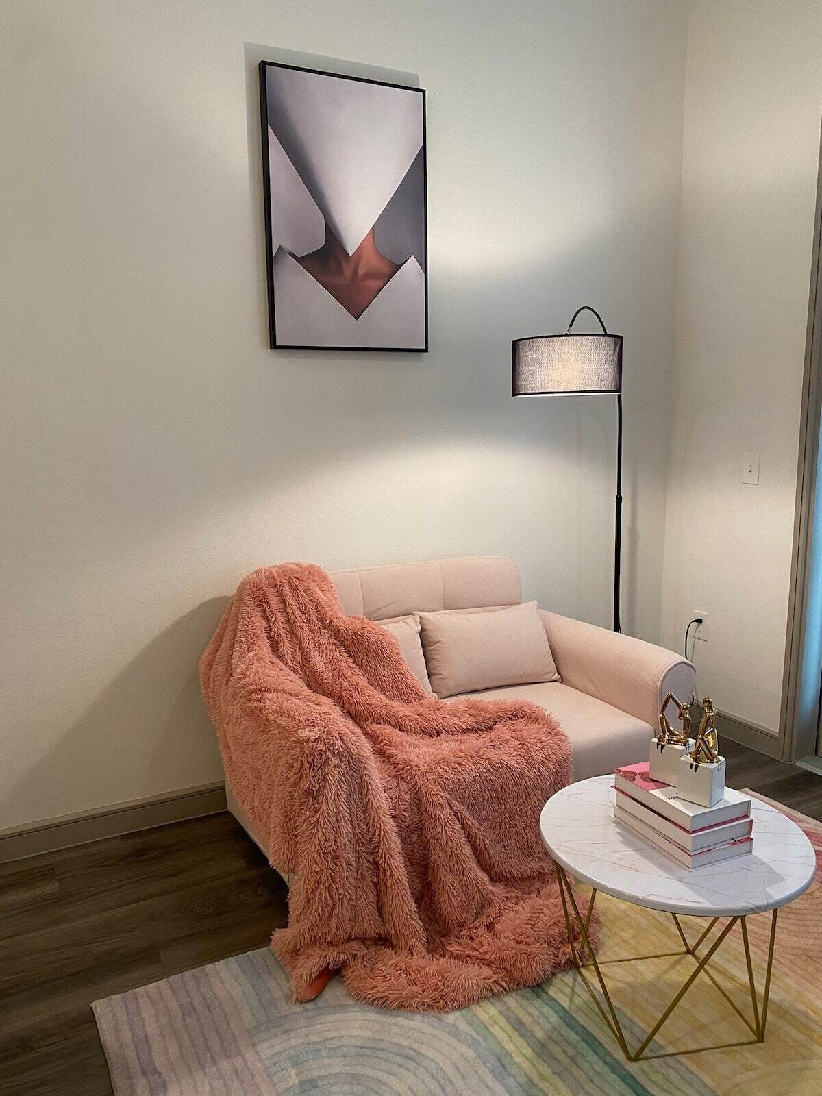 Spacious High Ceiling Home @ Med Center| King Bed