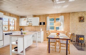 Jääkaappi, uuni, liesi, astianpesukone