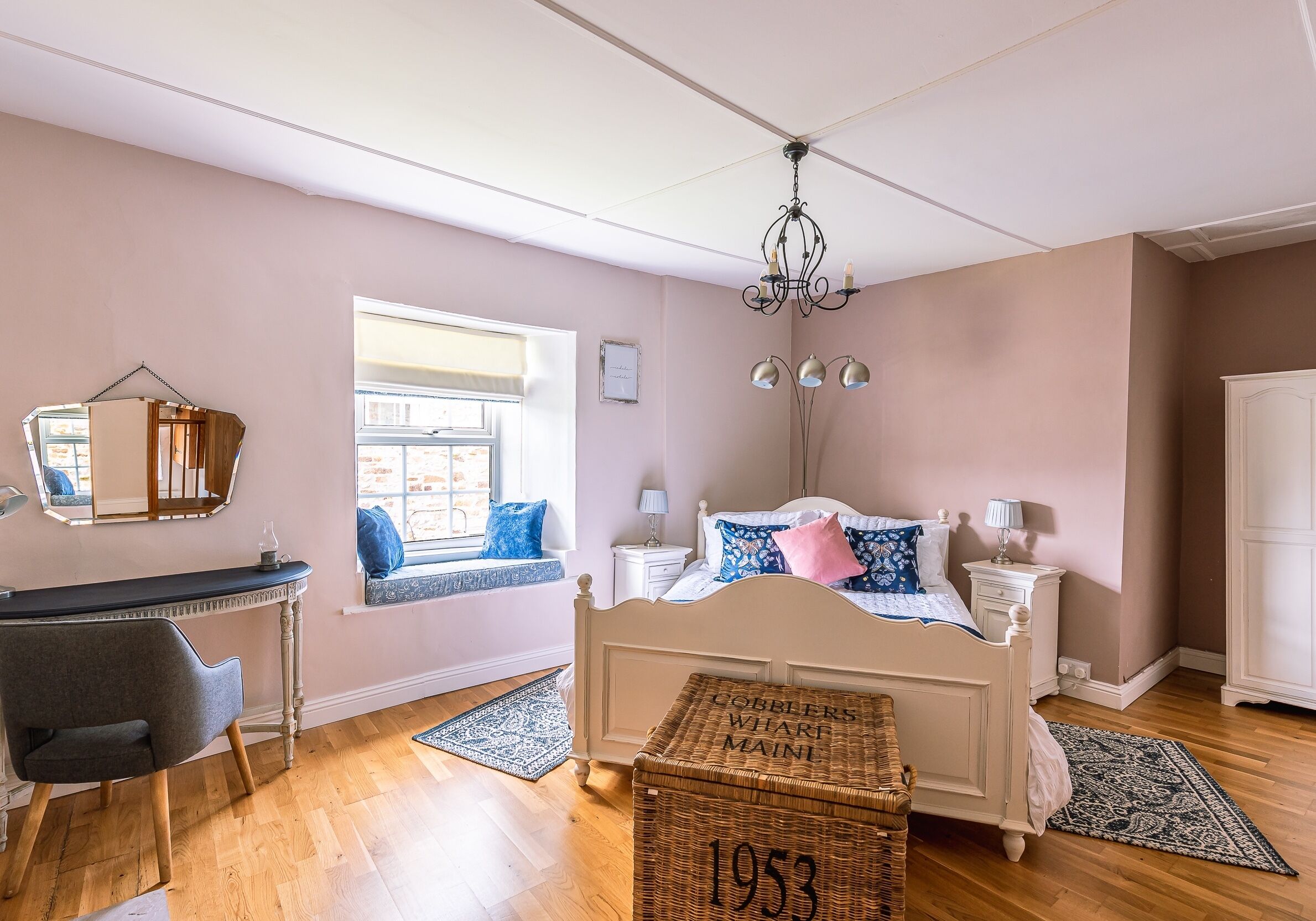 2 soverom, strykejern/-brett, wi-fi (inkludert) og sengetøy