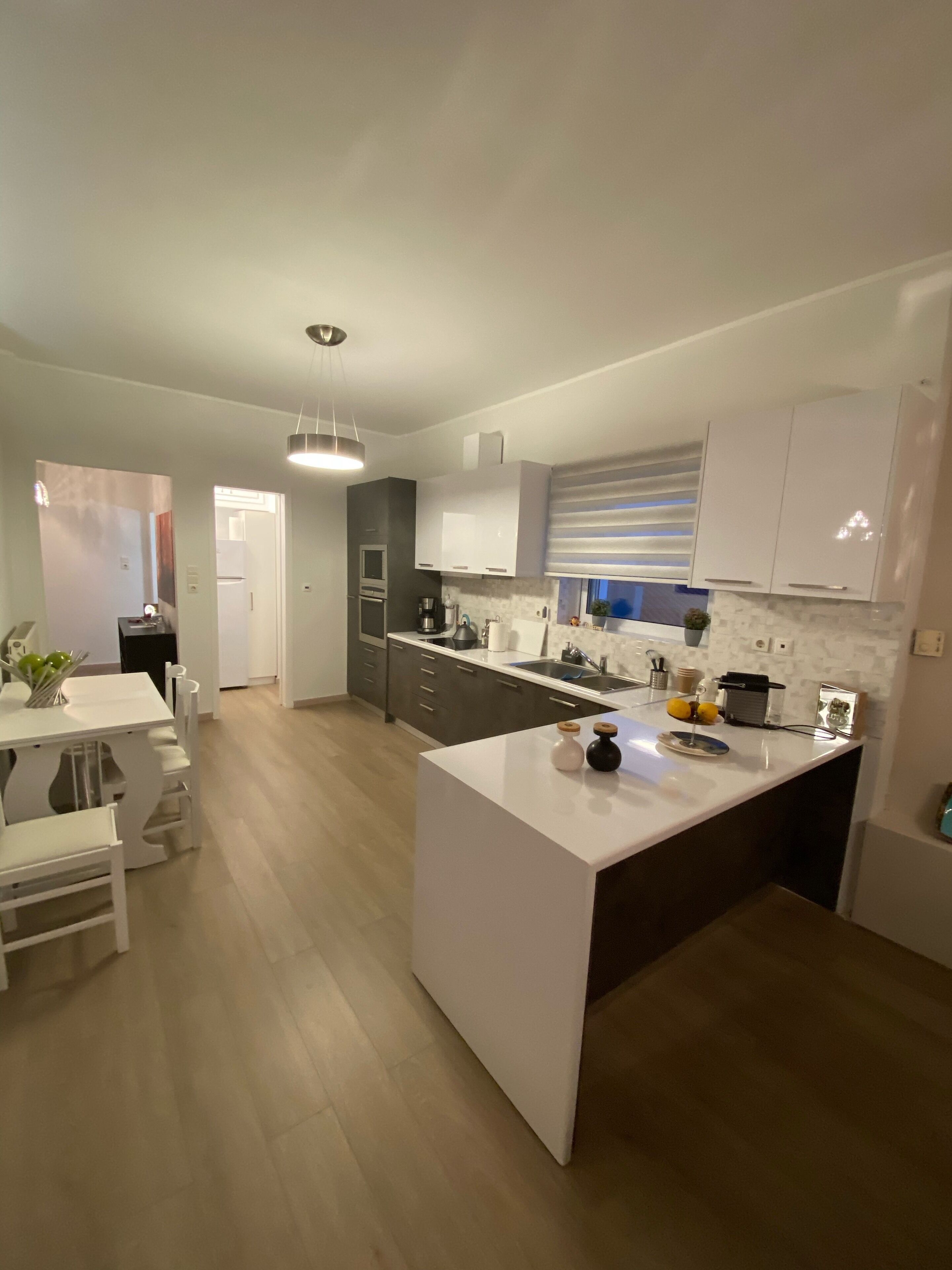 Réfrigérateur, micro-ondes, four, lave-vaisselle