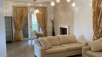 Smart TV, fireplace, video games, offices