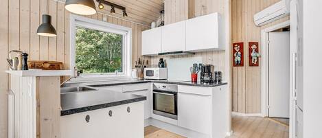 Réfrigérateur, surface de cuisson, lave-vaisselle