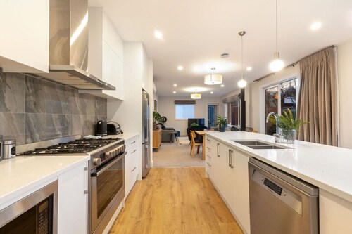 Duff's Cottage-fabulous location-comfort +style