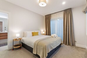 3 bedrooms, iron/ironing board, travel cot, free WiFi