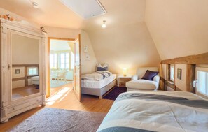 3 bedrooms, travel cot, free WiFi, bed sheets