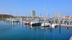 A marina with numerous boats docked at the piers. - 3 bedroom beautiful home in Thandorf (Thandorf)