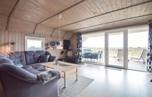 Fernseher, Kamin, DVD-Player