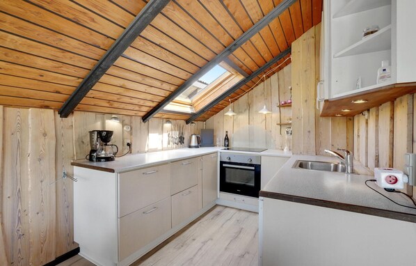 Fridge, oven, dishwasher, coffee/tea maker