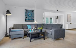 Una Smart TV, una chimenea