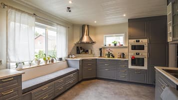 Refrigerador, horno, parrilla de estufa y lavavajillas