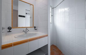 Bathtub - Gorgeous home in Fayence (Fayence)