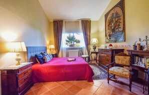 2 bedrooms, travel crib, free WiFi