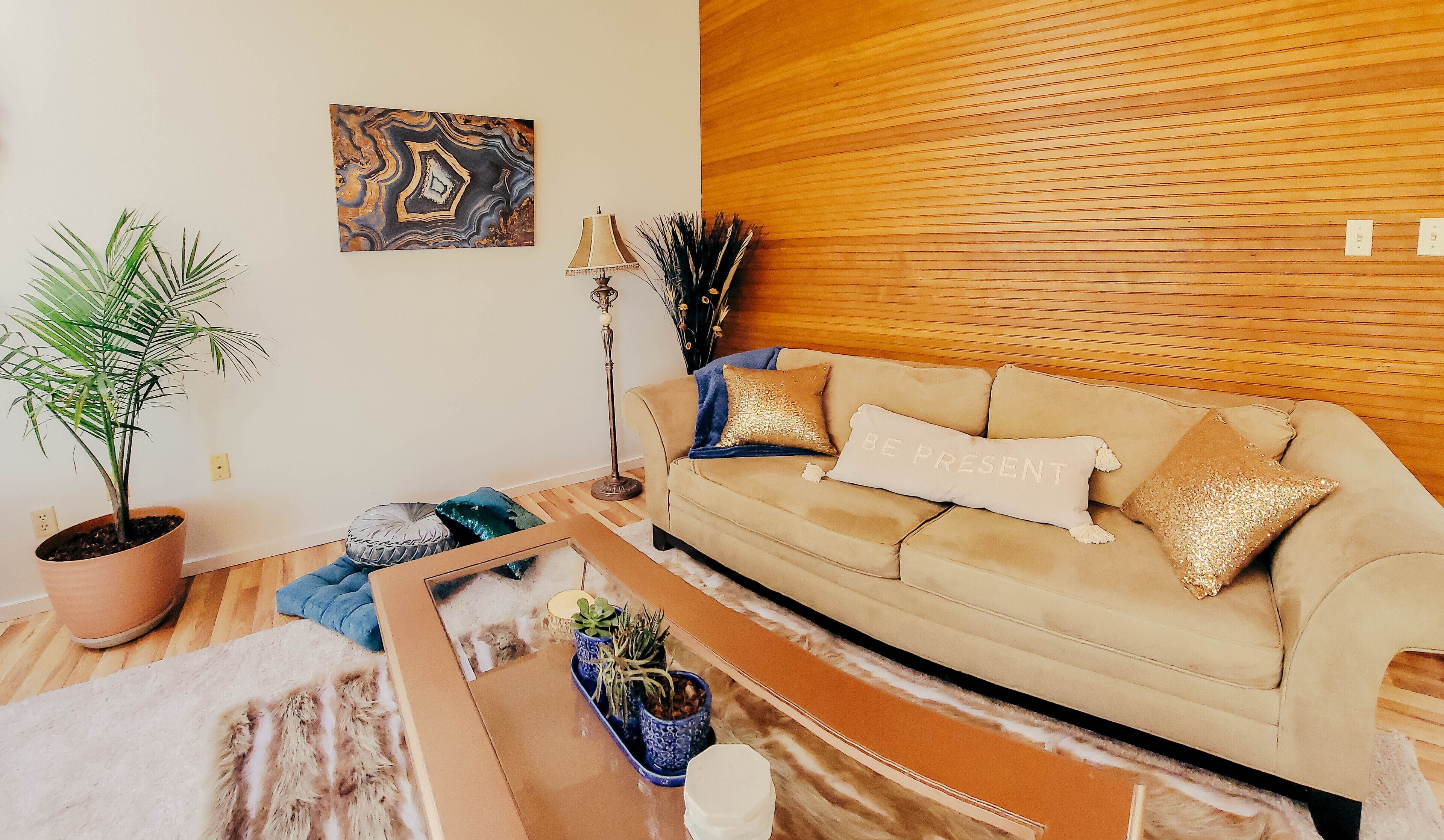 Forest Retreat ~ Pvt Creek Trail, 15 min to downtown