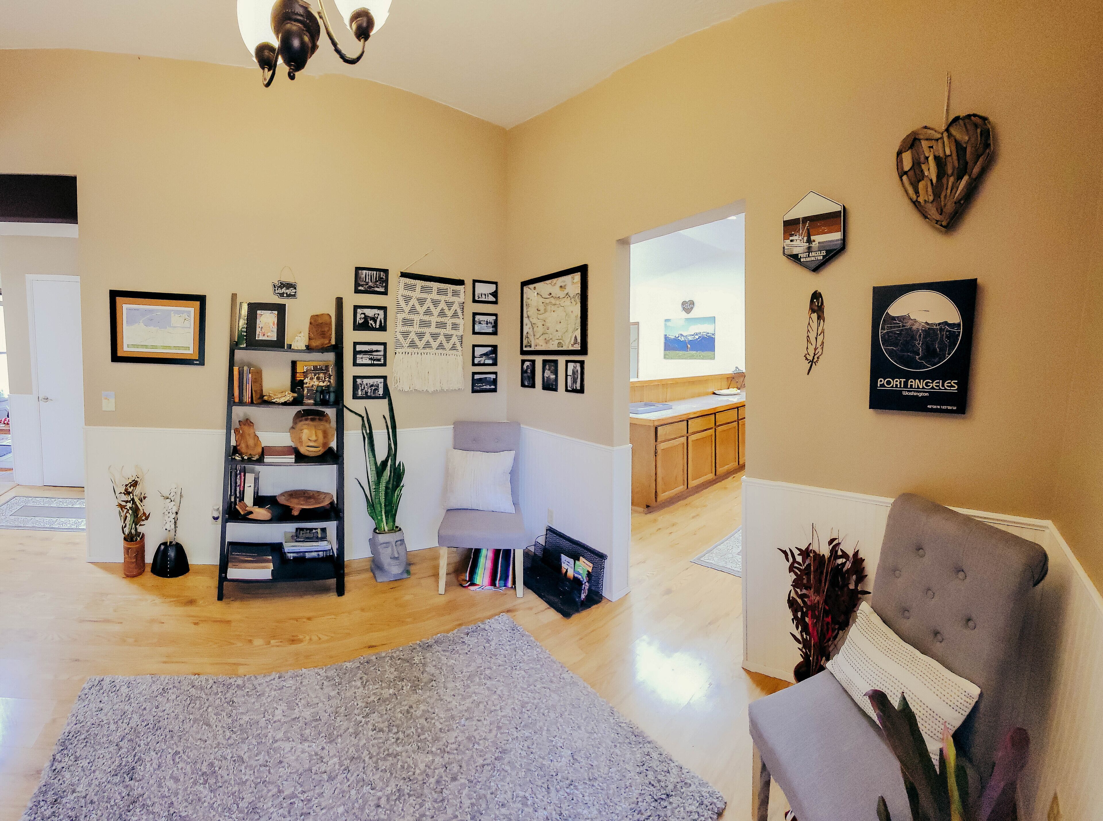 Forest Retreat ~ Pvt Creek Trail, 15 min to downtown