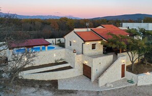 المنشأة من الخارج