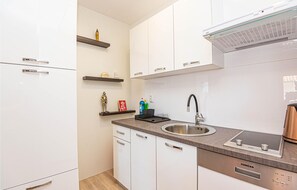 Réfrigérateur, plaque de cuisson, lave-vaisselle