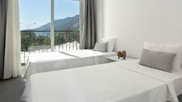 Deluxe Apartment, Sea View | 3 bedrooms, premium bedding, soundproofing, iron/ironing board