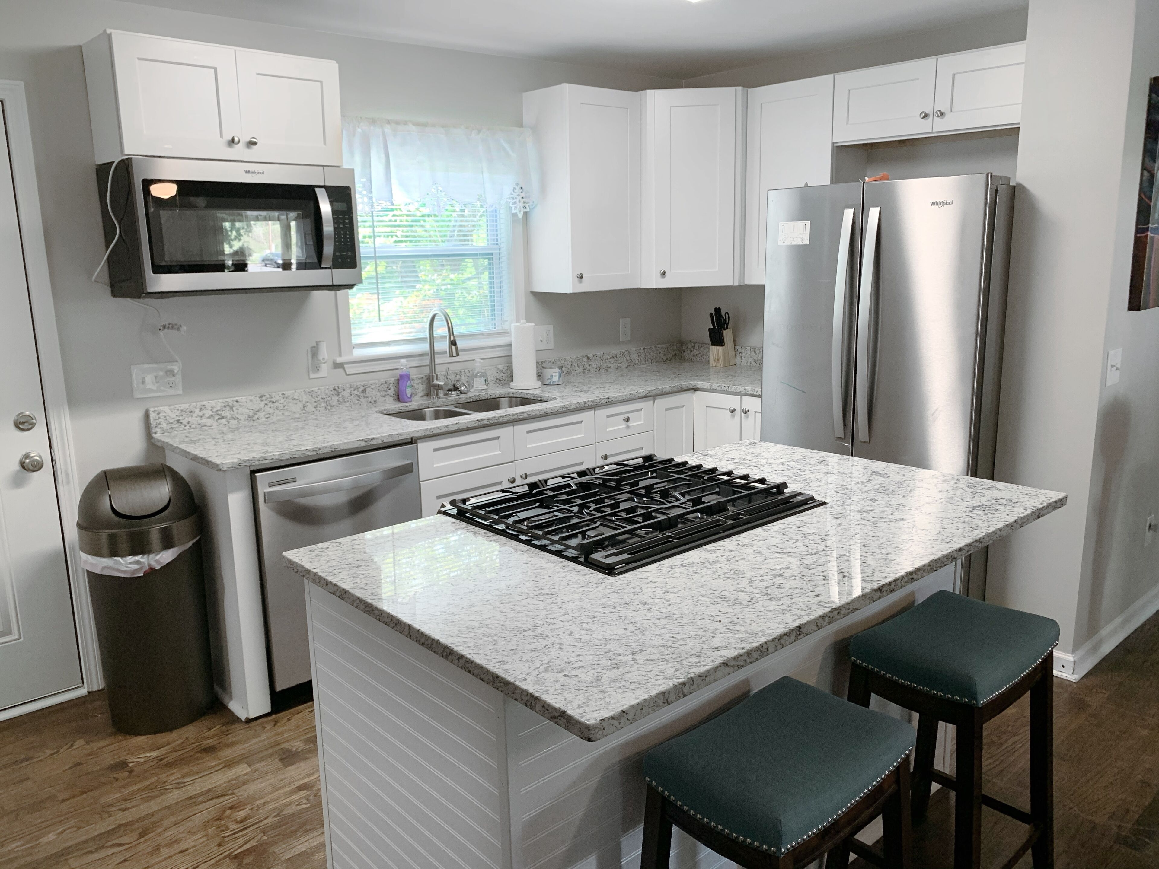 Featured on TV! Entire house 3 miles from downtown ATL, 5 miles from airport.