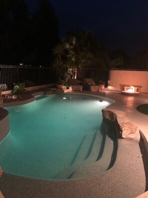 Outdoor pool, a heated pool - Phoenix 4 Bedroom Villa on Golf Course Sleeps 8-10, Private Heated Pool, Hot Tub (Phoenix)