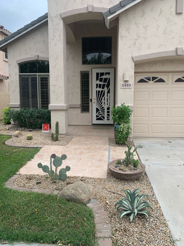 Exterior detail - Phoenix 4 Bedroom Villa on Golf Course Sleeps 8-10, Private Heated Pool, Hot Tub (Phoenix)