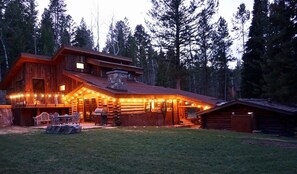 Exterior - Chic luxurious Log cabin minutes from Jackson Hole ski resort and GTNP (Wilson)