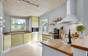 Geladeira, micro-ondas, cooktop, lava-louças