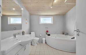Shower - Pet friendly home in Væggerløse (Væggerløse)