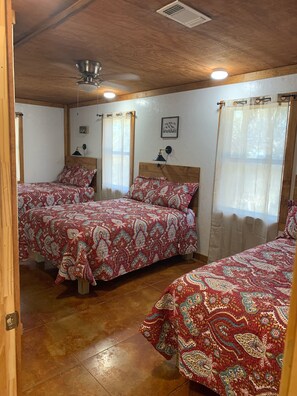 6 bedrooms, WiFi, bed sheets
