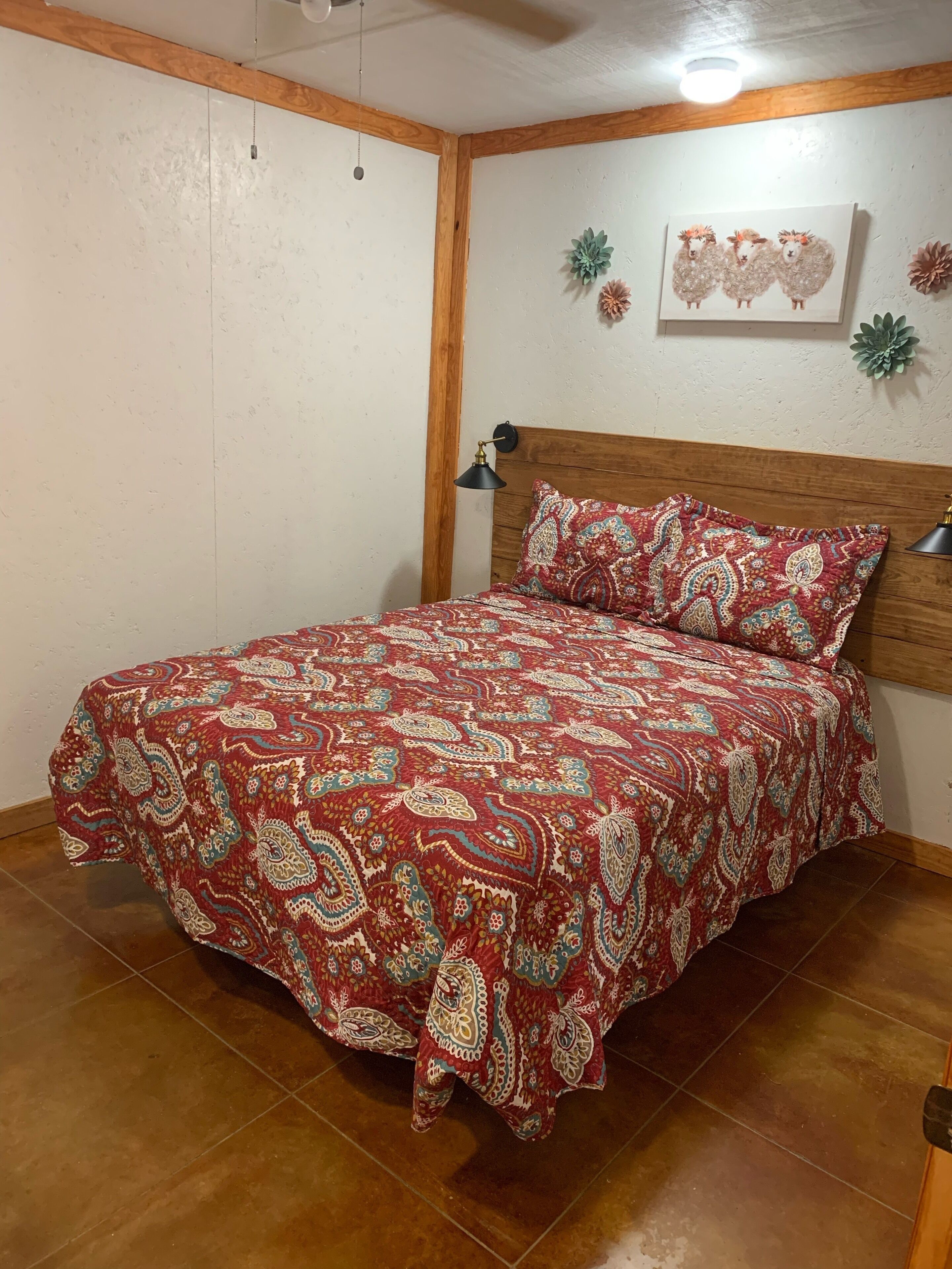 Hummingbird Cabin, located down Riverroad close to local shops and restaurants!