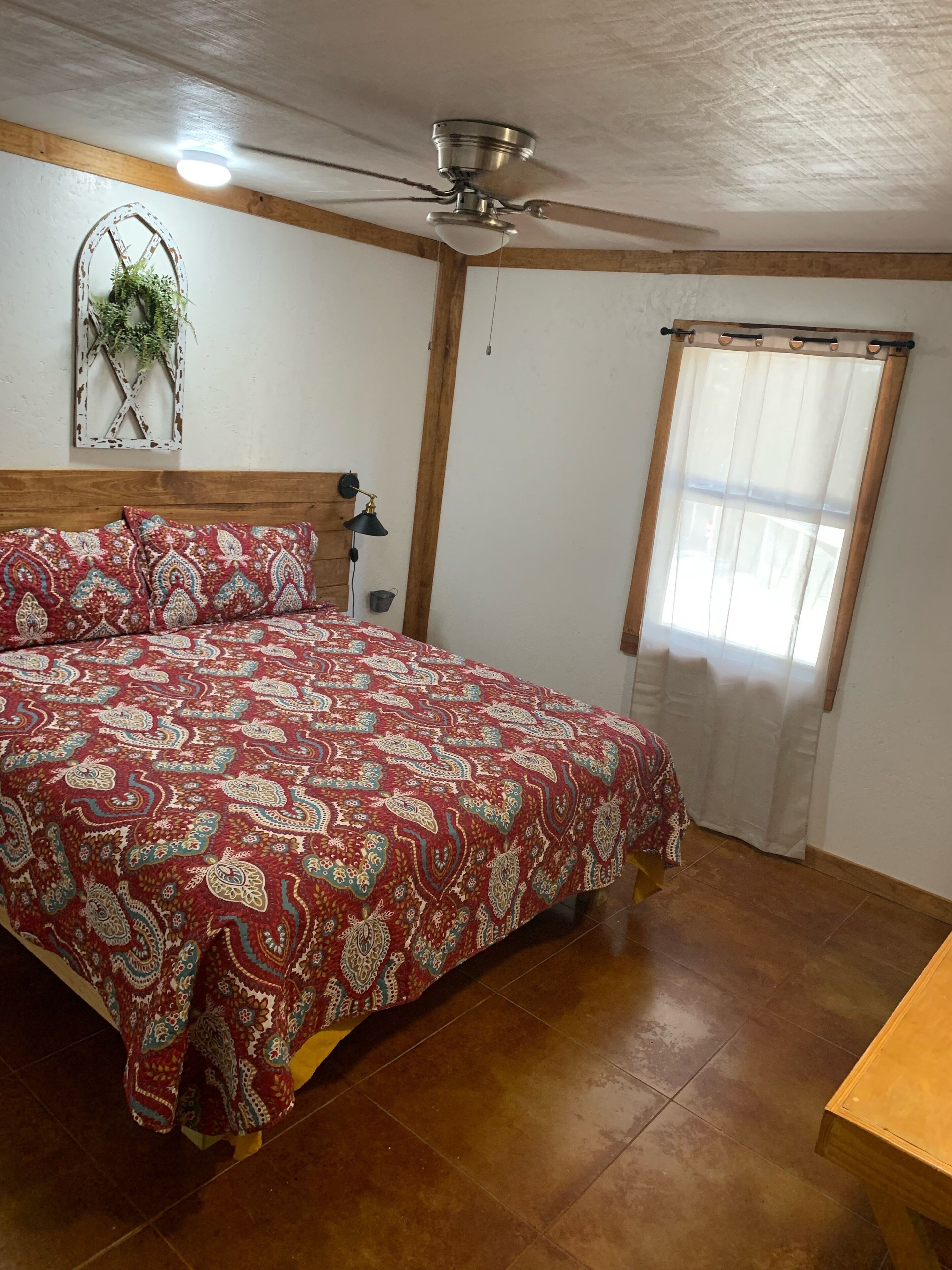 Hummingbird Cabin, located down Riverroad close to local shops and restaurants!