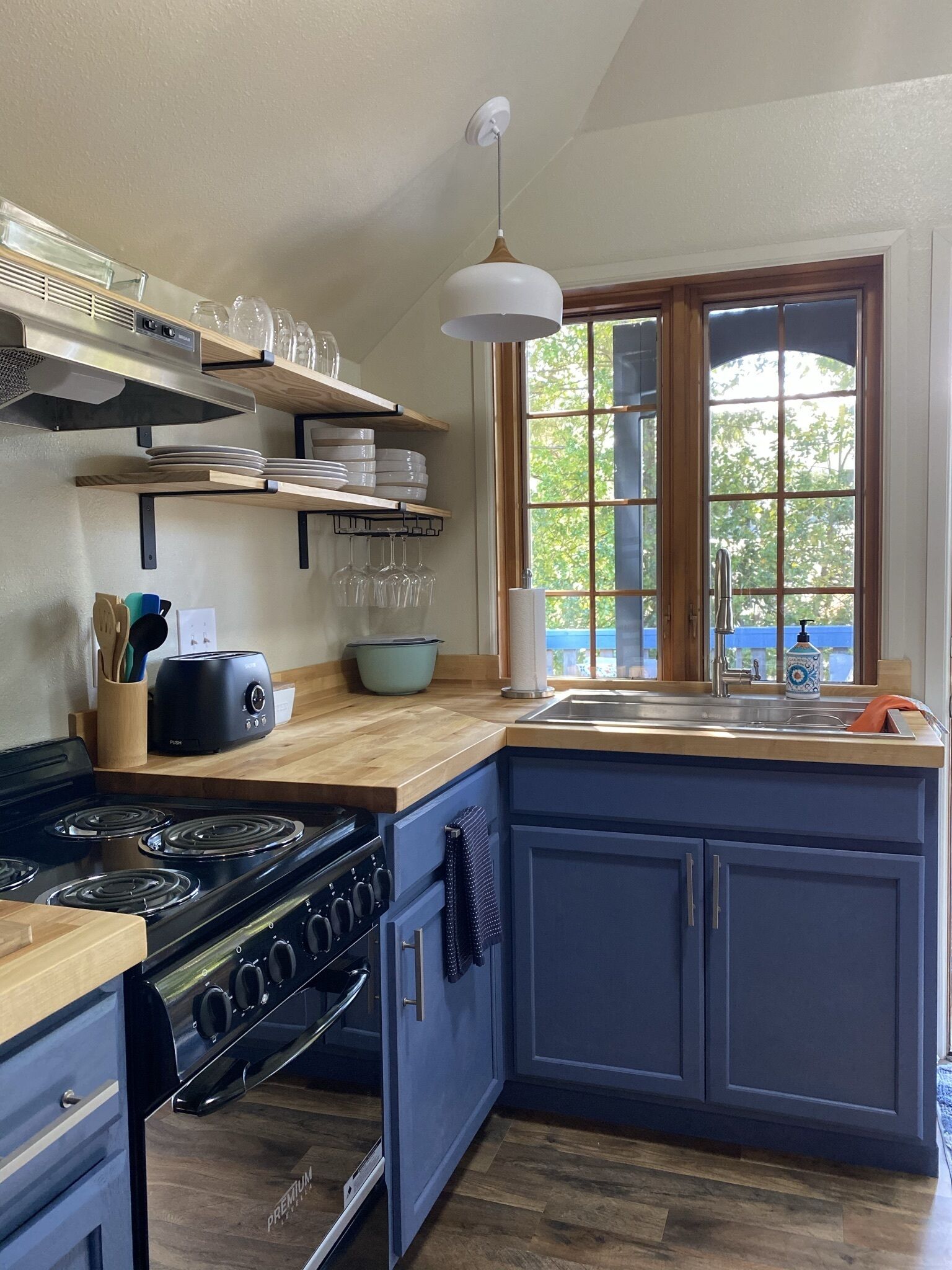 Located within walking distance to historic downtown 3rd Street 