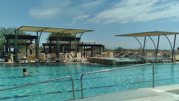 Piscine extérieure, piscine chauffée