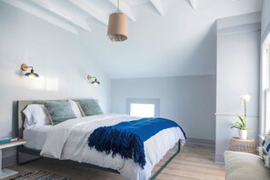 3 makuuhuonetta, työpöytä, Wi-Fi, vuodevaatteet