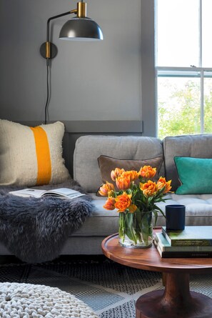 Unclassified image, 4 of 25, button